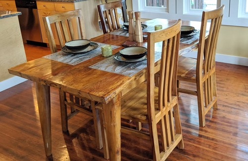 Kenton House | Dragonfly House-One Bedroom Craftsman in Trendy Kenton