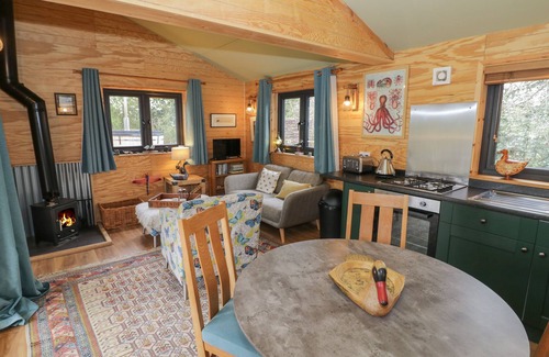 Frankton Cottage | DRAGONFLY, pet friendly, with hot tub in Dunchurch