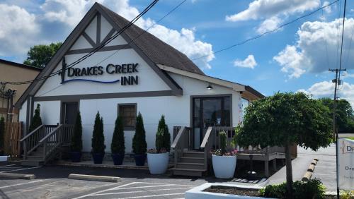 Hendersonville Hotel | Drakes Creek Inn - formerly The Relax Inn
