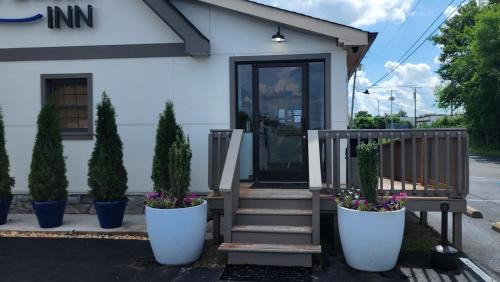 Hendersonville Hotel | Drakes Creek Inn - formerly The Relax Inn