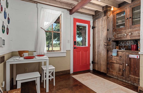 Fredericksburg Cabin | Dream Catcher, Hot tub, Fire Pit, Pet stay Free