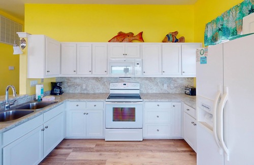 East End House | Dream Chaser, Private Pool, Hot Tub, Pet Friendly
