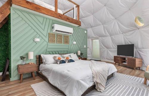 Luray House | Dream Dome - Romantic Getaway, Hot Tub, AC, Wifi, National Park 8 min