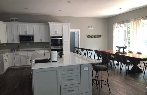 Bethel House | DREAM HOME: PICKLEBALL, INGROUND POOL, INDOOR BBALL, GOLF SIM~# SUMMER SPECIAL#