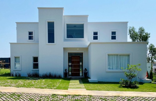 San Bernardino House | Dream House in Aqua Village