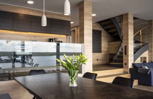 Lobnitz House | Dream house on the lake, private beach, sauna, fireplace, whirlpool tub, balcony, near Leipzig