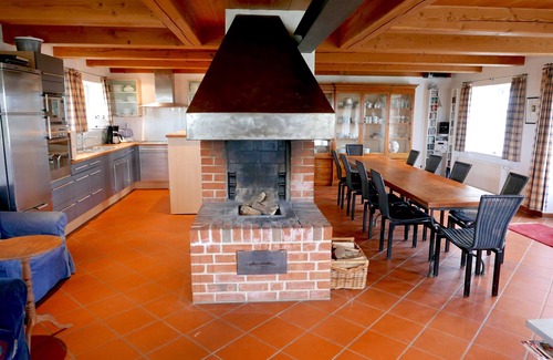 Poppenbull House | Dream house under thatch with fireplace, sauna, wellness room and lots of space