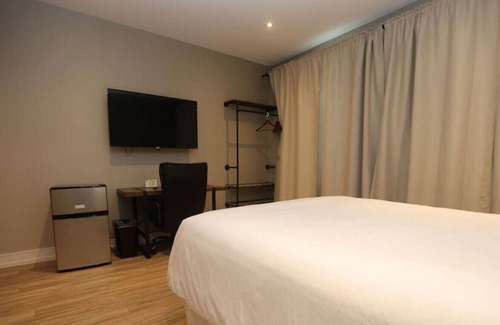 Northeast Mississauga House | Dream Suites Boutique Hotel - Private room in Mississauga