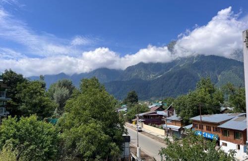 Laripora House | Dreamhills homestay pahalgam