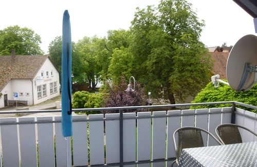 Buxheim Apartment | Dreamlike DG gallery apartment at the Buxheimer Weiher