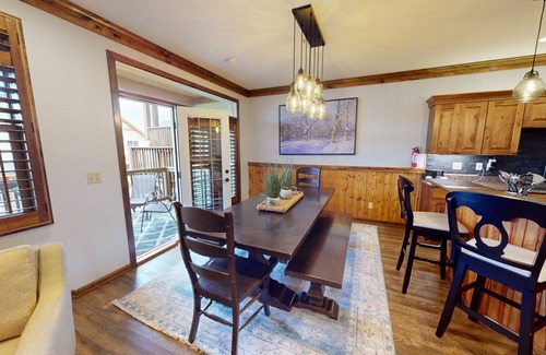 Snowshoe House | Dreamy 7BR Home with Hot Tub & Game Room by RedAwning