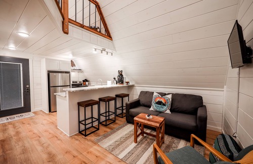 Royal Cabin | Dreamy A-Frame w/hot tub-Near Pristine Lake Ouachita and Hot Springs National Pk