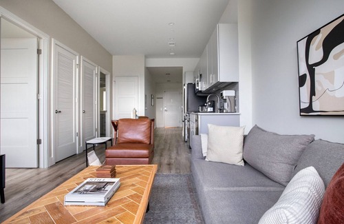 Alexandria West Apartment | Dreamy Alexandria West 1BR w/Gym & W/D, nr Metro, by Blueground