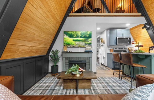 Omaha Cabin | Dreamy Couples’ Cabin | Creek + Private Hot Tub