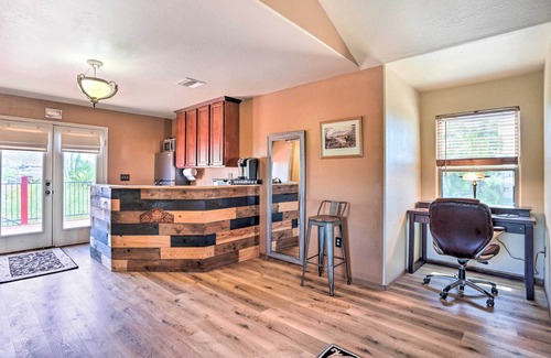 Desert View Apartment | Dreamy Desert Studio w/Deck + Pool Access!