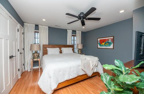 Charleston Historic District House | Dreamy Downtown Condo, Near Meeting St & Broad St