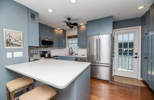 Charleston Historic District House | Dreamy Downtown Condo, Near Meeting St & Broad St