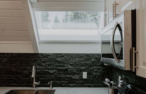 Three Lakes House | Dreamy Lakefront Escape: Paddleboard, Firepit, Lawn Games!