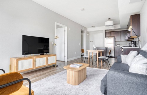 Mountain View Apartment | Dreamy Mountain View 1BR w/Pool & Gym, walk to Caltrain, by Blueground