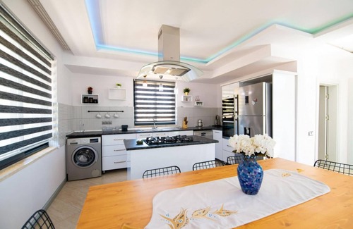Sarıbelen Villa | Dreamy Villa with Private Pool and Jacuzzi in Kas