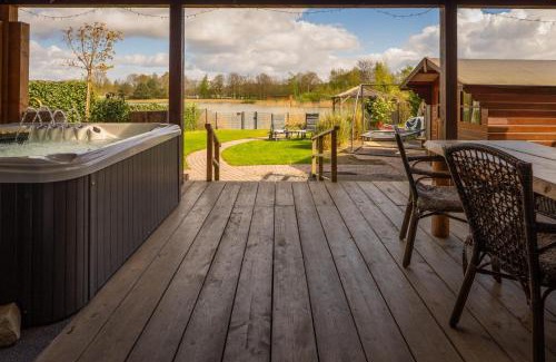 Erm Ski Chalet | Drents Genieten - Lavendelheide met uitzicht op het water
