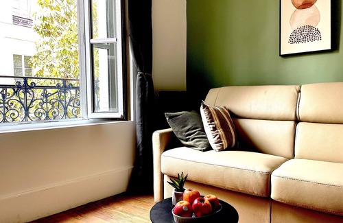 Dreux Apartment | Dreux #1 - Charming Studio Beautiful Volumes