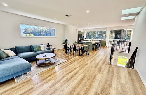 Tea Gardens House | π Drift at Tea Gardens | π Sleeps 14 | πΎ Pet friendly | β³ Golf | π¬π¦
π¦π¨ |