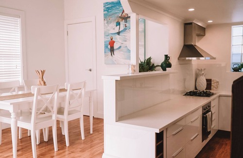 Waterhouse House | Drift Away - Best Location. 100m from Shops. 150m from beach!