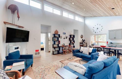 Bandon Apartment | Driftwood Duet