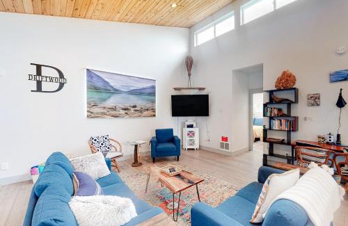 Bandon Apartment | Driftwood Duet