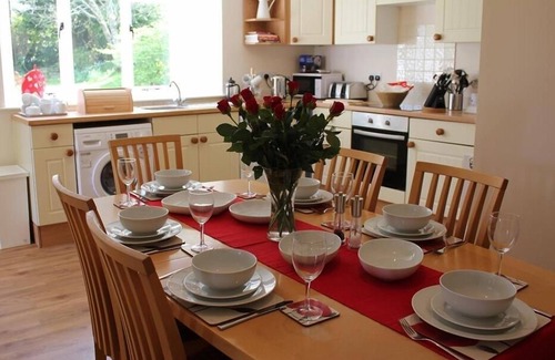 Pulham Cottage | DROOP FARM COTTAGE, pet friendly, with a garden in Hazelbury Bryan