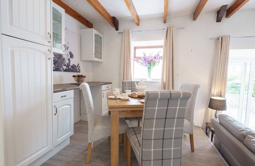 Thornhill Cottage | Drumlanrig Cottage - a cottage that sleeps 4 guests in 2 bedrooms