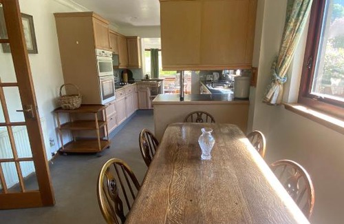 Balloch House | Drummond House - Pets welcome free, 3 acres of gardens, free parking