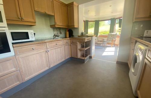 Balloch House | Drummond House - Pets welcome free, 3 acres of gardens, free parking