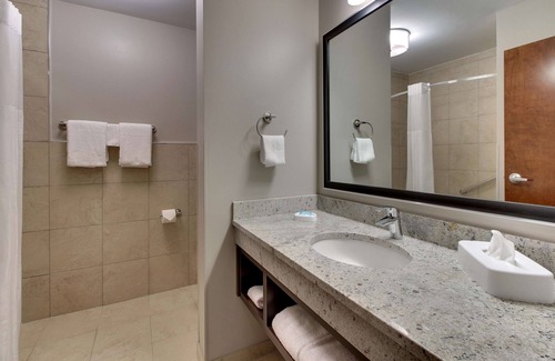 Orange Hotel | Drury Inn & Suites Cleveland Beachwood