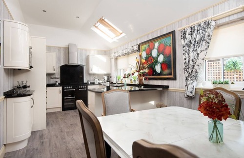 Melrose House | Dryburgh Farmhouse - pet-friendly property set in the countryside, sleeps 10