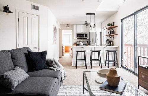 Greenwood Village Condo | DTC One Bed Condo, Pool, Gym, Comfort