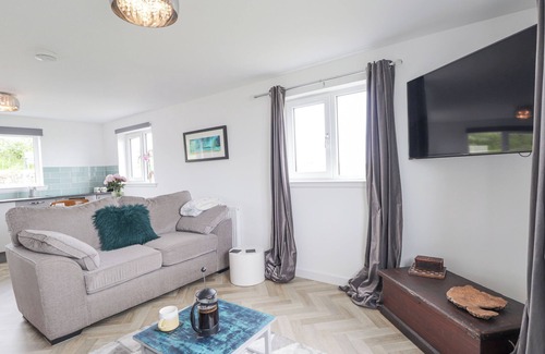 Auckengill Cottage | DUART AT THE SEA, pet friendly, with a garden in John O Groats
