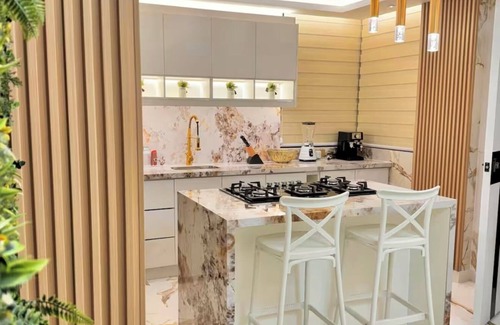 Las Tolas Apartment | Dubai-Inspired Luxury Suite Private Jacuzzi!