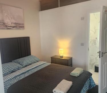 Tyrrelstown Apartment | Dublin Deluxe Twin or king bed Studio Near Airport & City