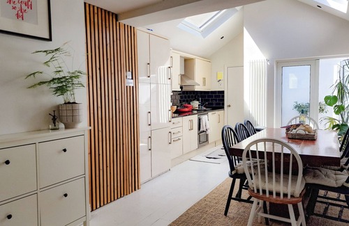 Ballsbridge House | Dublin Docklands Gem: Victorian House with Cozy Fireplace