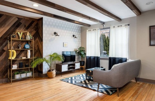 Bronzeville Bed & Breakfast | Dubois Guest House Room 101