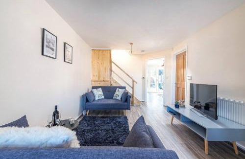 Dudley House | Dudley-hospital-3bed-parking-long Stay-contractor