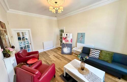 Dumbarton Apartment | Dumbarton cosy home, Loch Lomond
