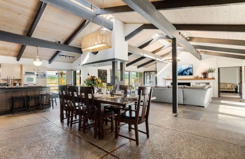 Dundee House | Dundee Landing: A Luxurious One Level Chateau in Wine Country
