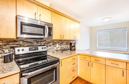 Ocean Shores Condo | Dune Buggy Condo at Oyhut Bay