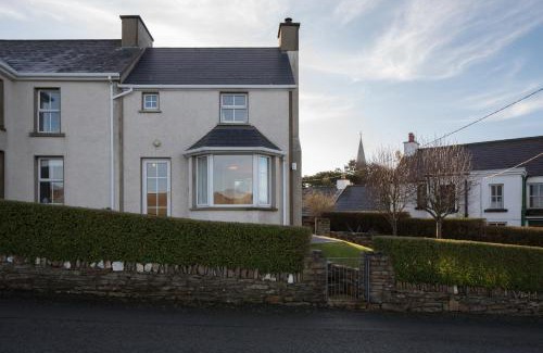 Dunfanaghy House | Dunfanaghy - Sea Views- in village - parking