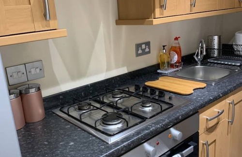 Dunfermline Apartment | Dunfermline GF flat, 5 mins to Train St. & High Stnn