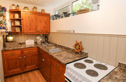 Little Haven Cottage | DUNNOCK COTTAGE, family friendly, with open fire in Broad Haven