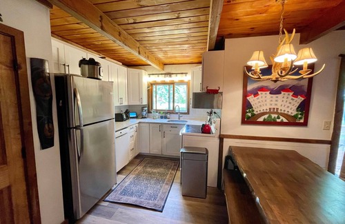 Bartlett House | Dunns' Retreat: Relaxing Family Home with Pond & Mountain Views + Outdoor Shower